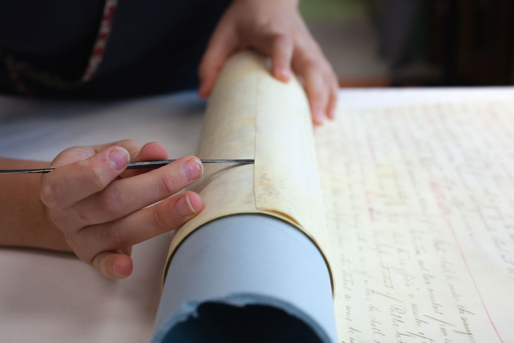 Testing the parchment seams from the verso