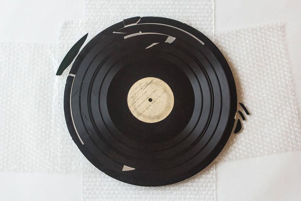 The Farm and Fun Time disc showing signs of delamination. © Birthplace of Country Music; donated by Glen Harlow via Dean Casey